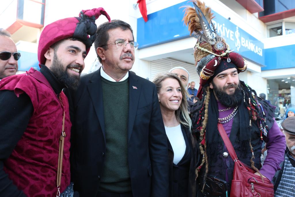 MacAyda's tweet photo. Genel Başkan Yardımcımız ve İzmir Milletvekilimiz Sayın Hamza Dağ ve İzmir Büyükşehir Belediye Başkan Adayımız Sayın Nihat Zeybekci ile birlikte Karşıyaka Çarşımızdaydık. Karşıyakalı hemşehrilerimizin yoğun ilgisi ve sevgisiyle yarınki seçimlere hazırız. İnanıyoruz, başaracağız! https://t.co/ZAkdGMWU4r