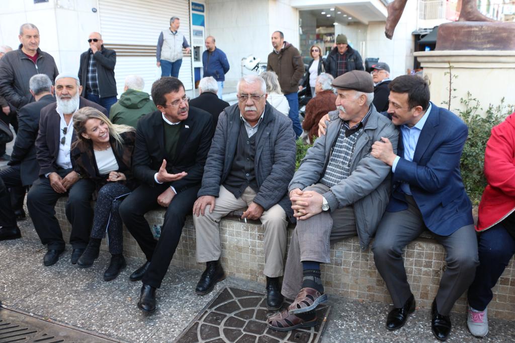 MacAyda's tweet photo. Genel Başkan Yardımcımız ve İzmir Milletvekilimiz Sayın Hamza Dağ ve İzmir Büyükşehir Belediye Başkan Adayımız Sayın Nihat Zeybekci ile birlikte Karşıyaka Çarşımızdaydık. Karşıyakalı hemşehrilerimizin yoğun ilgisi ve sevgisiyle yarınki seçimlere hazırız. İnanıyoruz, başaracağız! https://t.co/ZAkdGMWU4r
