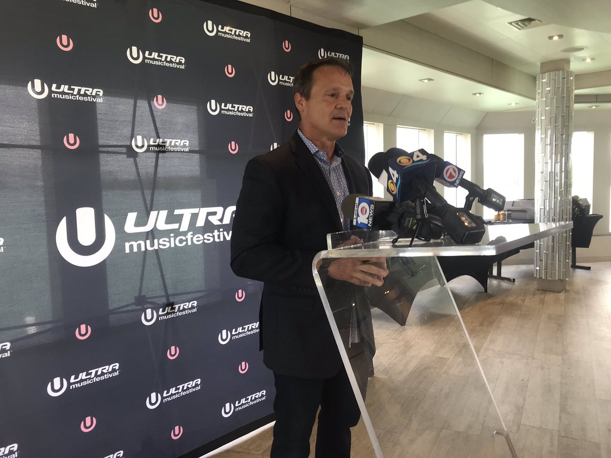 doug_hanks's tweet photo. Ultra boosting bus service Sat night. Security chief Ray Martinez says at least weather cooperated with Fri mess: “It was a beautiful night. It was a great night to walk over the bridge, with the water on both sides.” https://t.co/xW7JKRcy1Y