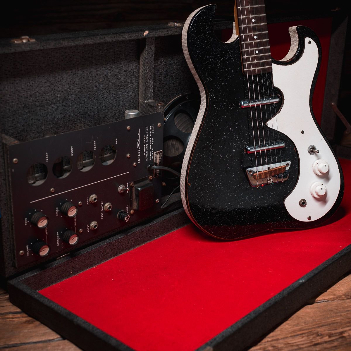 ChicagoMusicEx's tweet photo. Another sparkly clean vintage 6-string from Silvertone! Remember to check the site regularly for all of our newest vintage arrivals! https://t.co/lvAsPODrIJ
#chicagomusicexchange #geartalk #guitarsdaily #cme #guitars #gear #gearnuts #vintageguitar #silvertone https://t.co/9v3q20EUgp