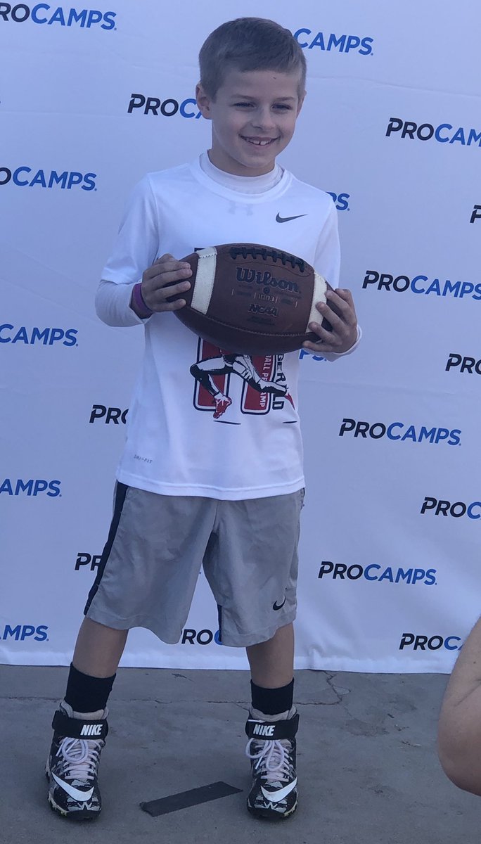 Larry ProCamp!
#closertopro @Citibank @ProCamps @LarryFitzgerald 

Please like and retweet so Colten can win a contest!