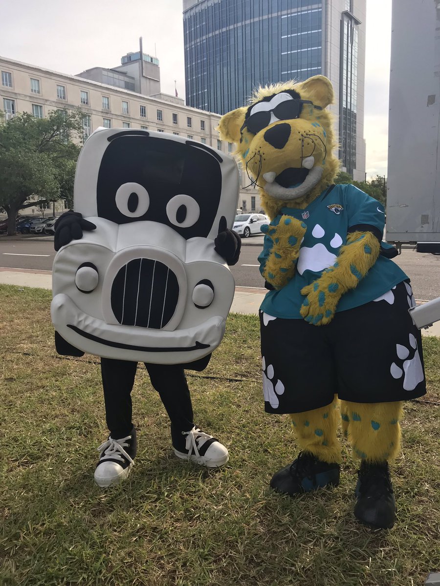 HubbardHouse's tweet photo. Walk 2019 is a wrap! Thanks to the 1200 strong who came out in support of survivors today! #43yrsSavingLives #10yrsStriding #HHJax #jacksonville https://t.co/zHOVLUWeOW