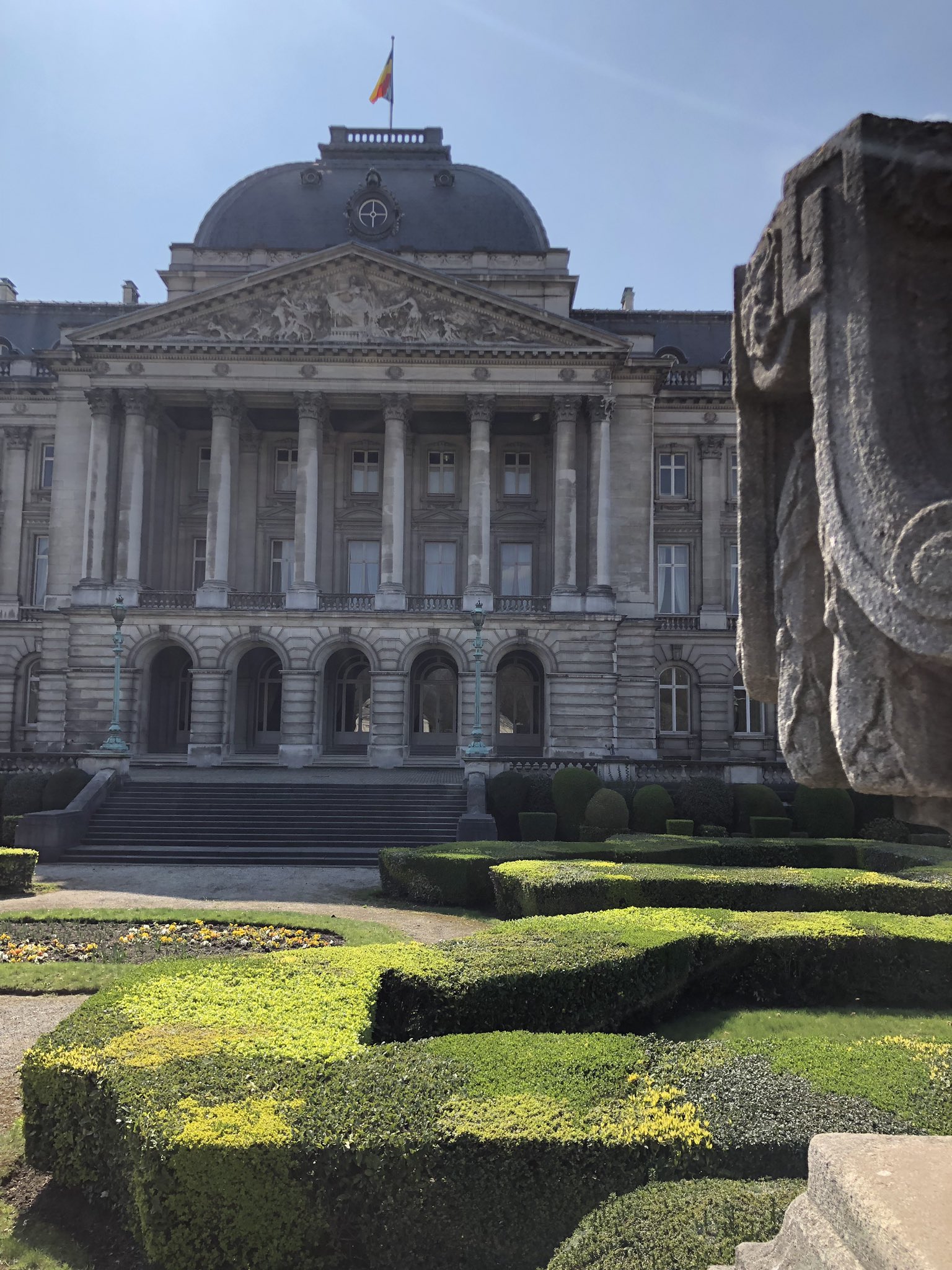 郭宝胜baosheng Guo 比利时王宫前留影 君主立宪国家国王只是一个象征 没有任何政治权力 国会 内阁 最高法院撑起了欧洲民主政治的大厦 T Co He7955w4bd Twitter 郭宝胜baosheng Guo 比利时王宫前留影 君主立宪国家国王只是一个象征 没有任何政治权力 国会 内阁 最高法院撑起了欧洲民主政治的大厦 T Co He7955w4bd Twitter