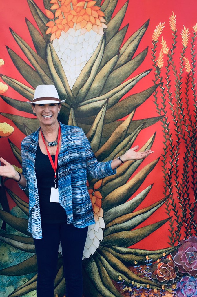 B_Riley4U's tweet photo. Palm Springs guests may want to enjoy this beautiful day at 2019 International Indian Well Arts Festival. (3/28-3/31) Leslee Adams the selected artist this year was kind enough to let me take her picture in front of her artwork. #Diamondresorts #StayVacationed #DiamondLife https://t.co/kZELjiUtBV