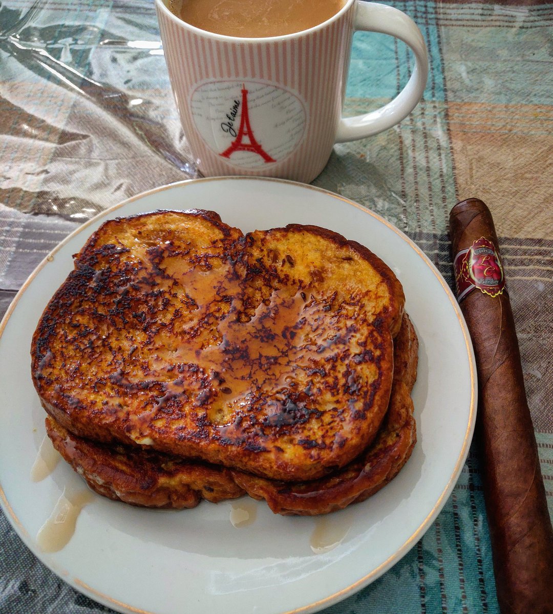 MartincdWfg's tweet photo. #Breakfast and #Dessert but which is which? Either way, it makes for a great morning! What's on the menu for the rest of you #BOTL #SOTL #FrenchToast #CasaLovo #CubanBorder #CigarPorn #CigarLife #CigarLover #LovoLover https://t.co/n0lUVftrPP