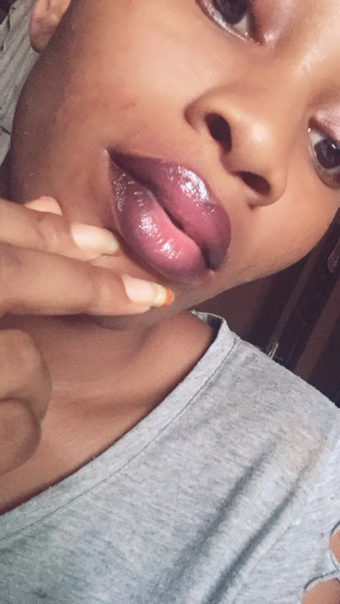 OlawuO's tweet photo. I have always been proud of my lips and I use it to sell my LIPSTICK,
Let’s do a #Lipthread to appreciate Gods work on some people 😁👌🏻 https://t.co/5ItRNDdwWT