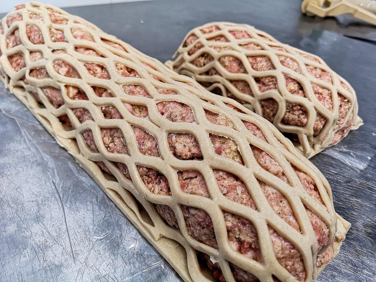 Wilsons_of_York's tweet photo. We do love a lattice here at Wilson's and our jumbo apple and stuffing sausage rolls give us the chance to make things look nice and pretty #bake #york #butcher  #food #sausagerolls #pastry #weekend #MothersDay https://t.co/IbhUg69QWy