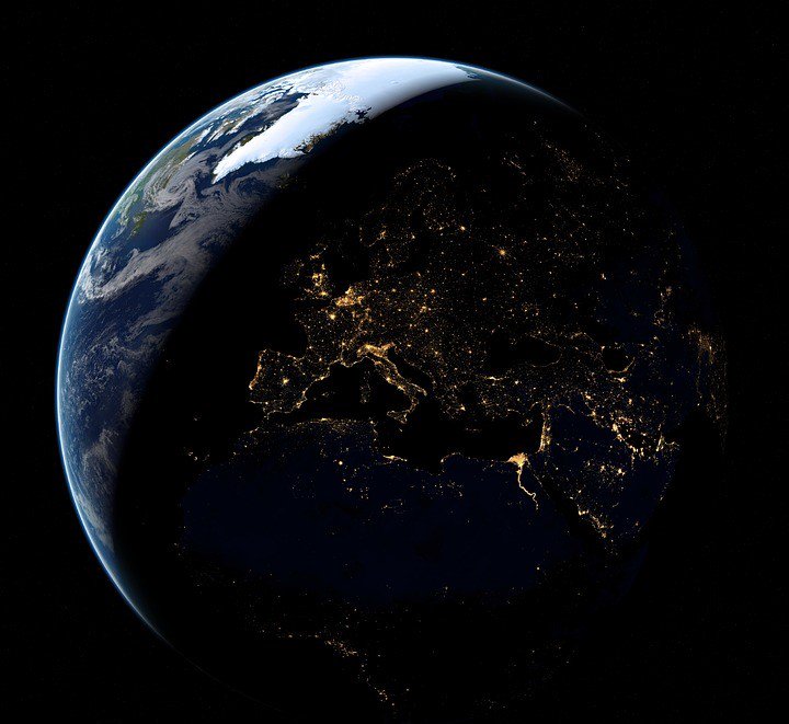 Tonight at 20:30 - 21:30 (FIN time) we will dim our lights for #EarthHour. Why not stop by our lobby bar Lilla e for some bubbles n' nibbles in candlelight? Of course! #GreenKey #YouAreInvited #KCHhotels #Helsinki