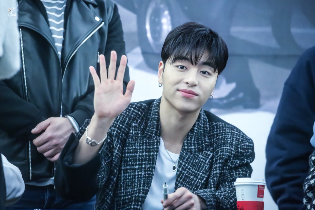 Koojunhoe_hk's tweet photo. 준회야 생일축하해✨✨
앞으로도 계속 행복하세요
#준회의_23번째_봄을_축하해
#JustForJunhoeDay
#준회 #구준회 #JU_NE #ジュネ
#iKON #아이콘 https://t.co/dhXQRhr5bi