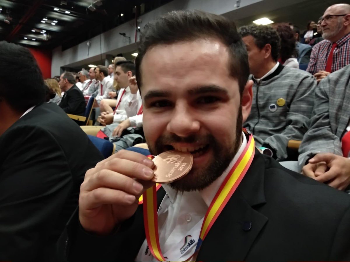 3 alumnes d’FP de les Illes Balears obtenen medalles de plata i bronze al #SpainSkills2019! 
Enhorabona als guanyadors i a tots els representants de les Illes Balears! Per saber-ne més ▶️ bit.ly/2CKWtjv