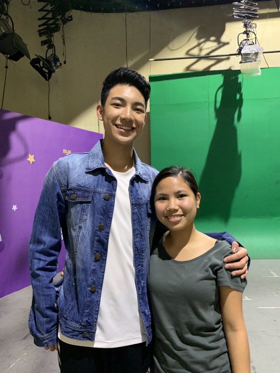 liereposposaOF2's tweet photo. Ayan na po ang picture ko with Darren Espanto sorry kung hagard at natagalan akong mag uplaod hahahha yan lang po muna sa ngayon😅 https://t.co/3Ipi3VXEUn