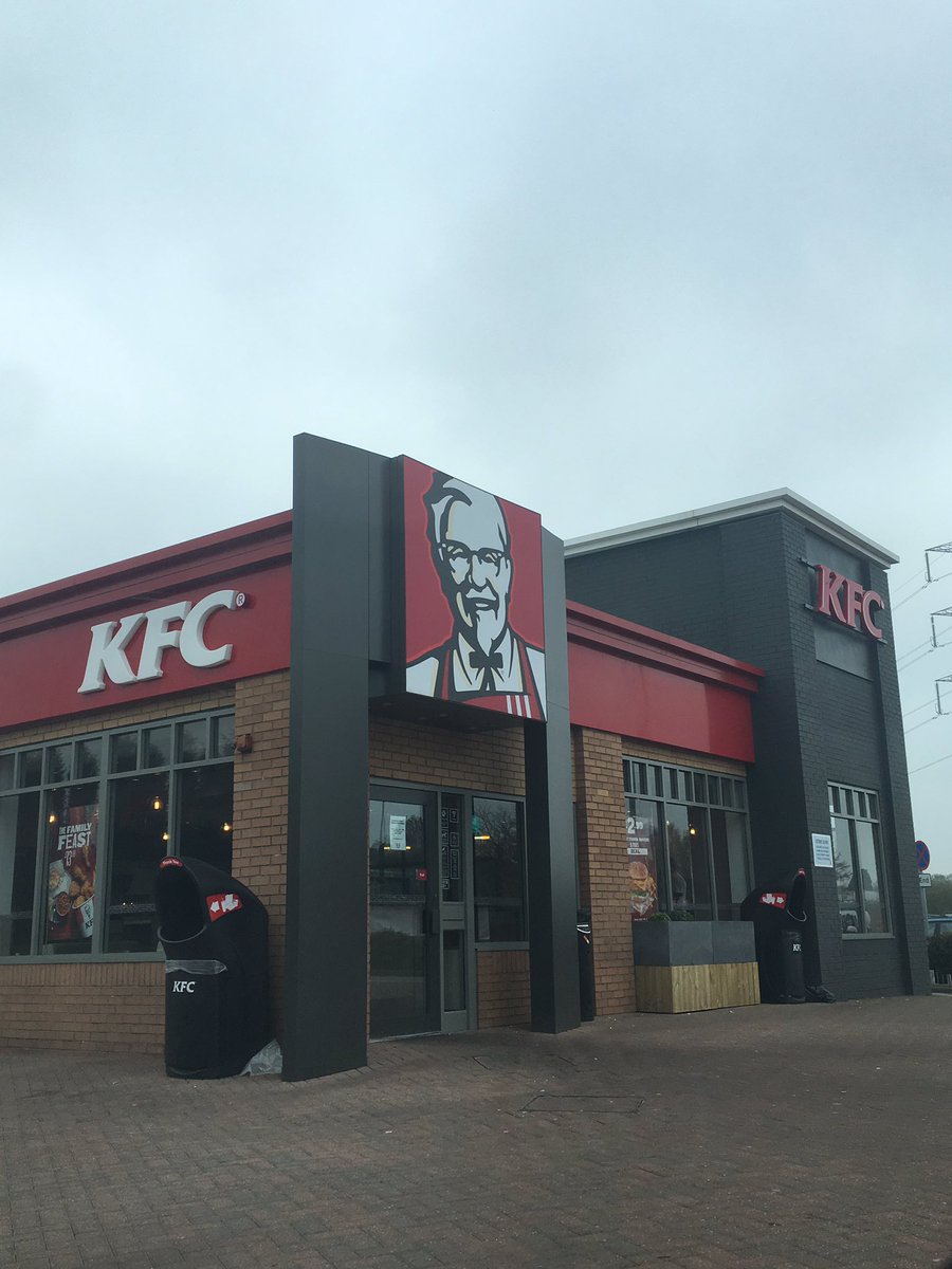 ROBANDTHEMOB's tweet photo. When I win @NATIONALLOTTER9 I will declare a @KFC_UKI #KFCOpenKitchen event ! Thanks again to Russ, Matt and all the staff at Sandyford, Stoke for their hospitality, knowledge and care today; not forgetting Jason, who was there at 0545 prepping our food ๐ https://t.co/SGyHzBEpiv