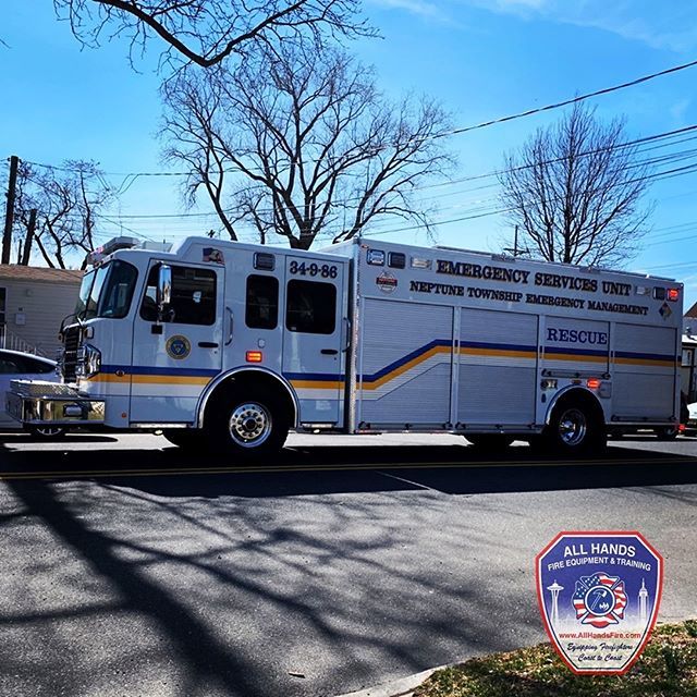FireCritic's tweet photo. Shared via @allhandsfire
・・・
03/28/2019: Neptune OEM-HazMat on the scene of a gas leak on Atkins Ave &amp; 6th Ave in Neptune, NJ. 
#hazmat #gasleak #naturalgas #neptuneoem #allhandsfire #neptunenj #rescuetruck #rescue #apparatus #photo #instapic https://t.co/bpGZkVQ2tE https://t.co/jqnBvx17rn