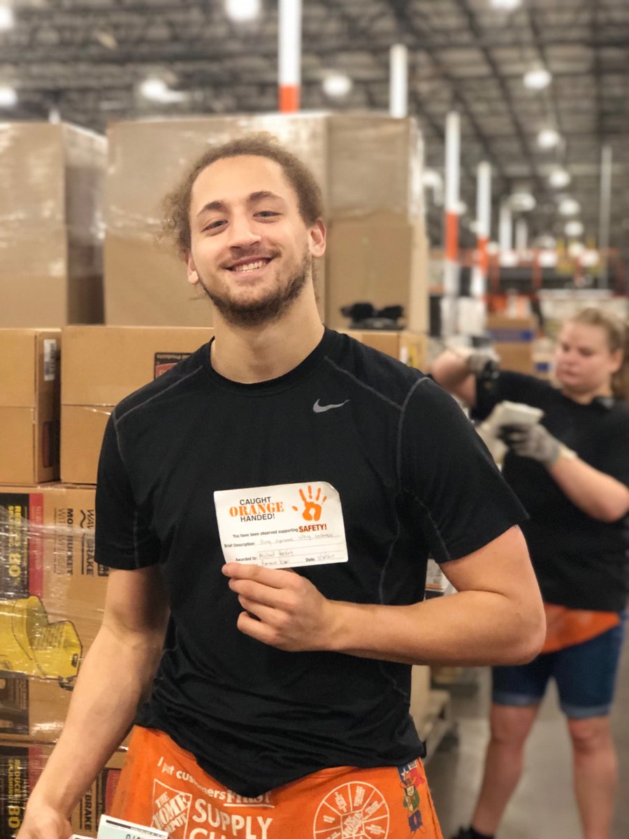 roki381's tweet photo. Practicing ergonomic lifting and great use of his green zone while helping out in CCS big thank you to Michael Hockins. https://t.co/gQBFvsAQFd