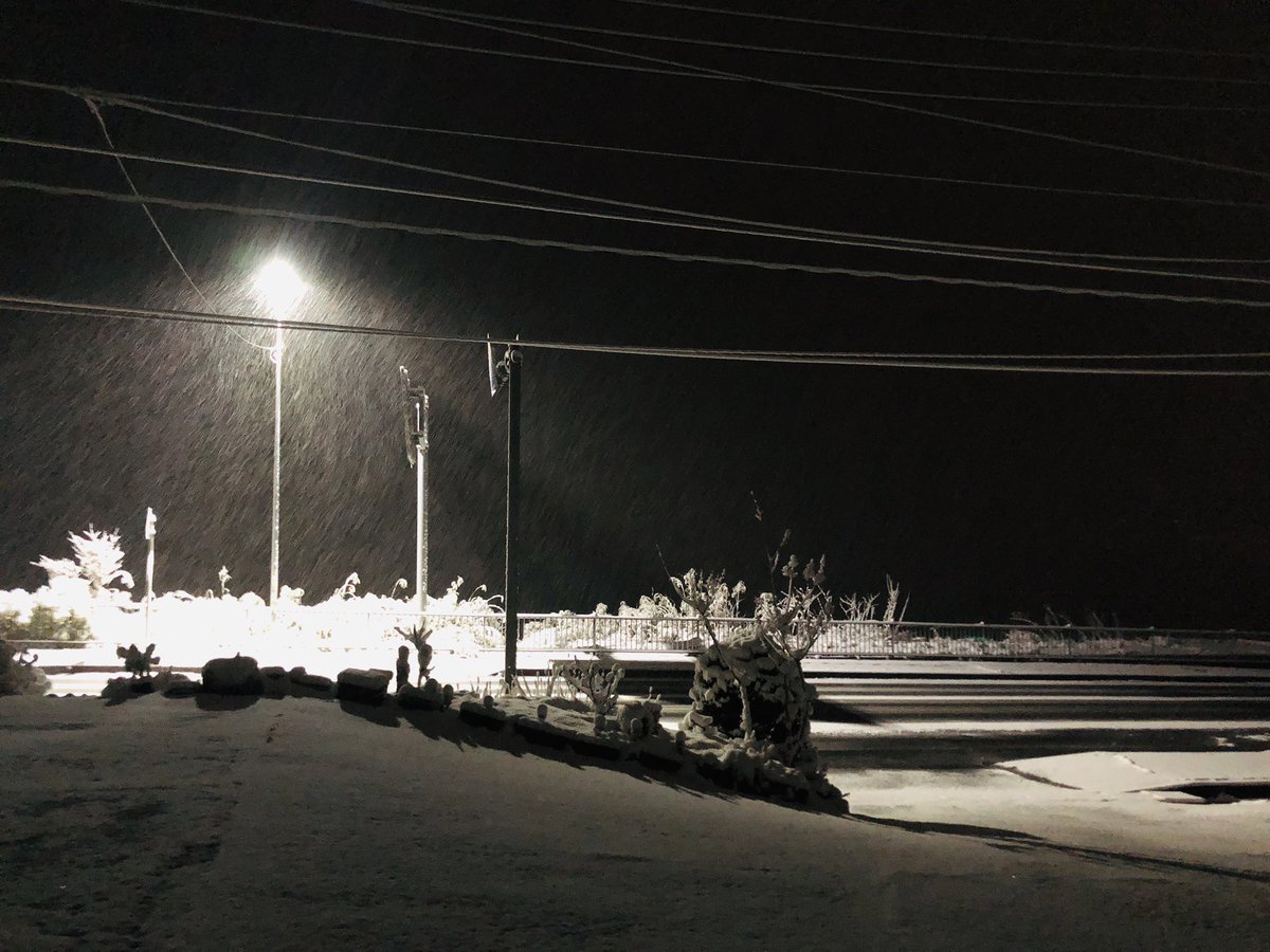 SATOInn's tweet photo. It has been snowing since this afternoon and will be cold tomorrow, too. Make sure you dress warm when you come to #Iwate 

#SatoInn #Otuchi https://t.co/Z2EwfFZCG6