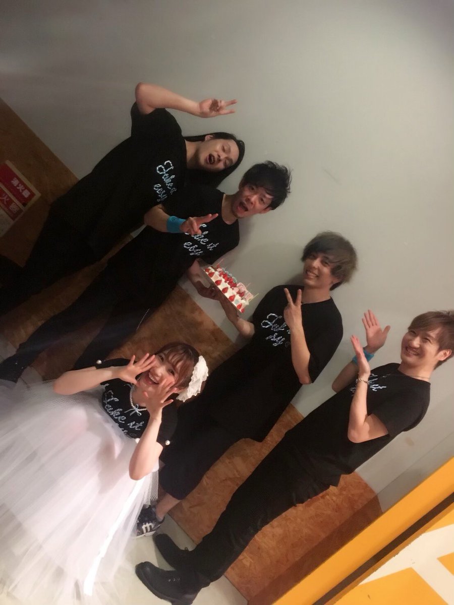 内田彩 Liveありがとう 暑過ぎてくらくらする程でしたっ 笑 大阪ほんとに楽しかったね みんながいろんな を見せてくれて 嬉しかったっ お外は雨だったけど 飴ちゃんの降るsweetな時間になりました バンドメンバーさん