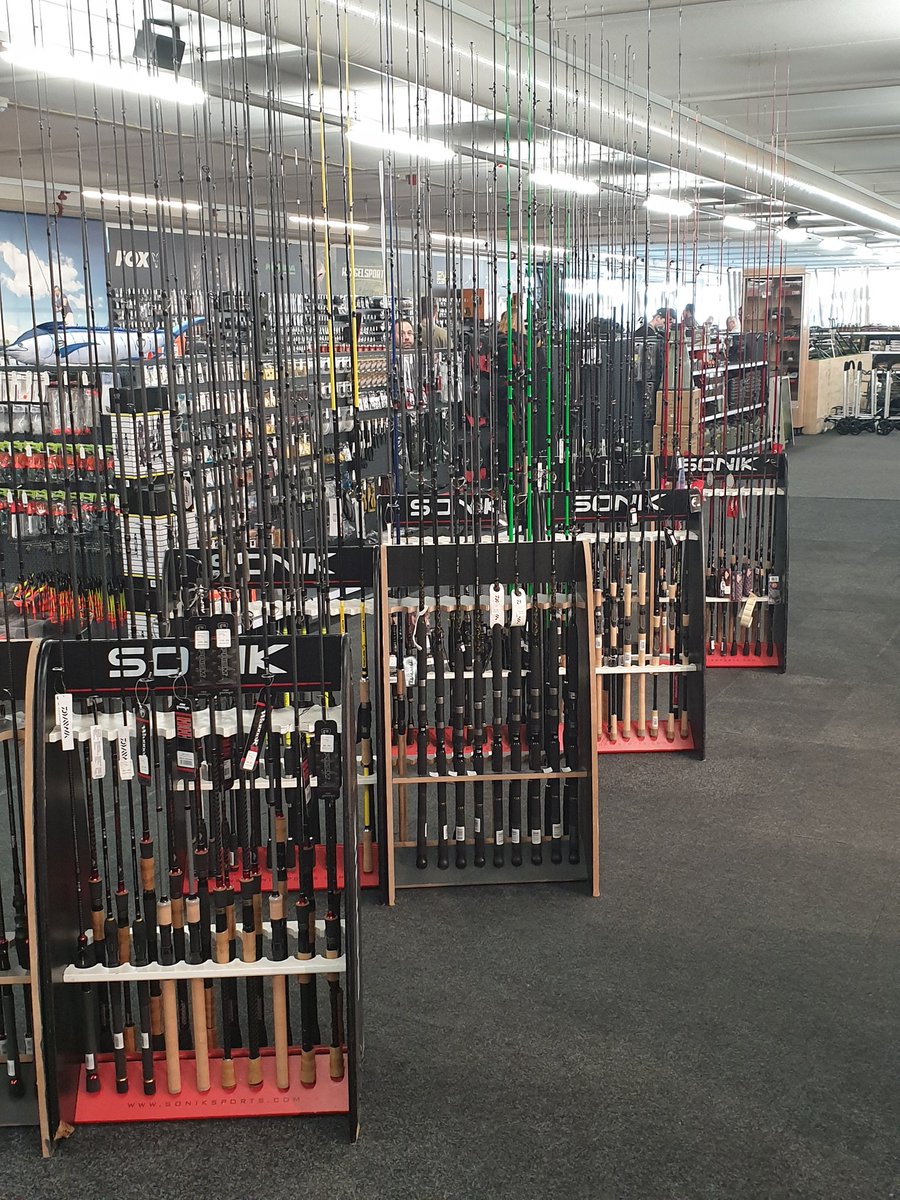 andrebrasse's tweet photo. #Kampeerhal #roden, nieuwe werkgever van oa @stijnbrasse bezocht. Aanwinst voor gemeente @Noordenveld nadat de @VrijbuiterNL Roden de rug toekeerde. Gezellige sfeer, ruim assortiment, nieuwe hengelsport afdeling, vrolijk personeel.
Succes in Roden. https://t.co/M6UCUJF2xV