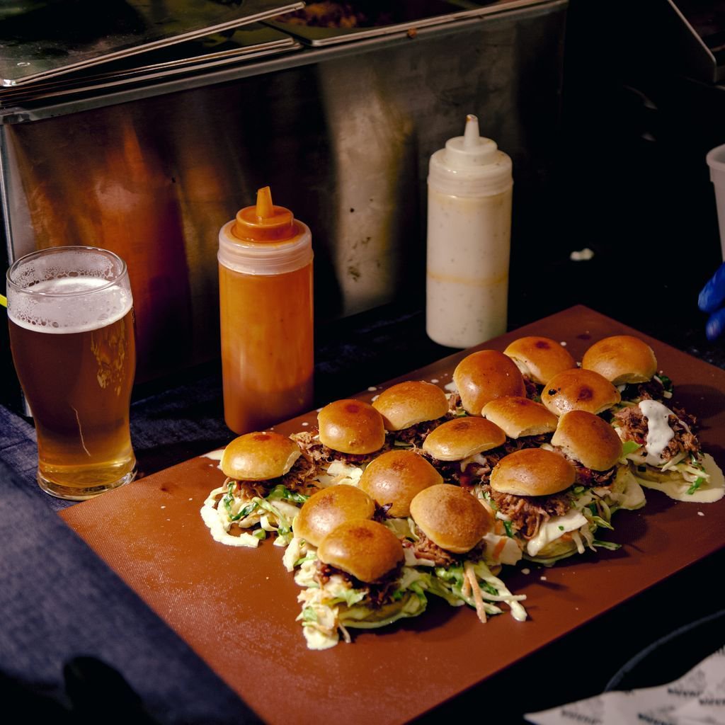 They say a picture can speak a thousand words...
To me, this one simply says: Get in me. 🤤
Smokin Brad’s is here from 1PM today and tomorrow. Go, go, go!
#bbq #beer #worcester #foodenvy