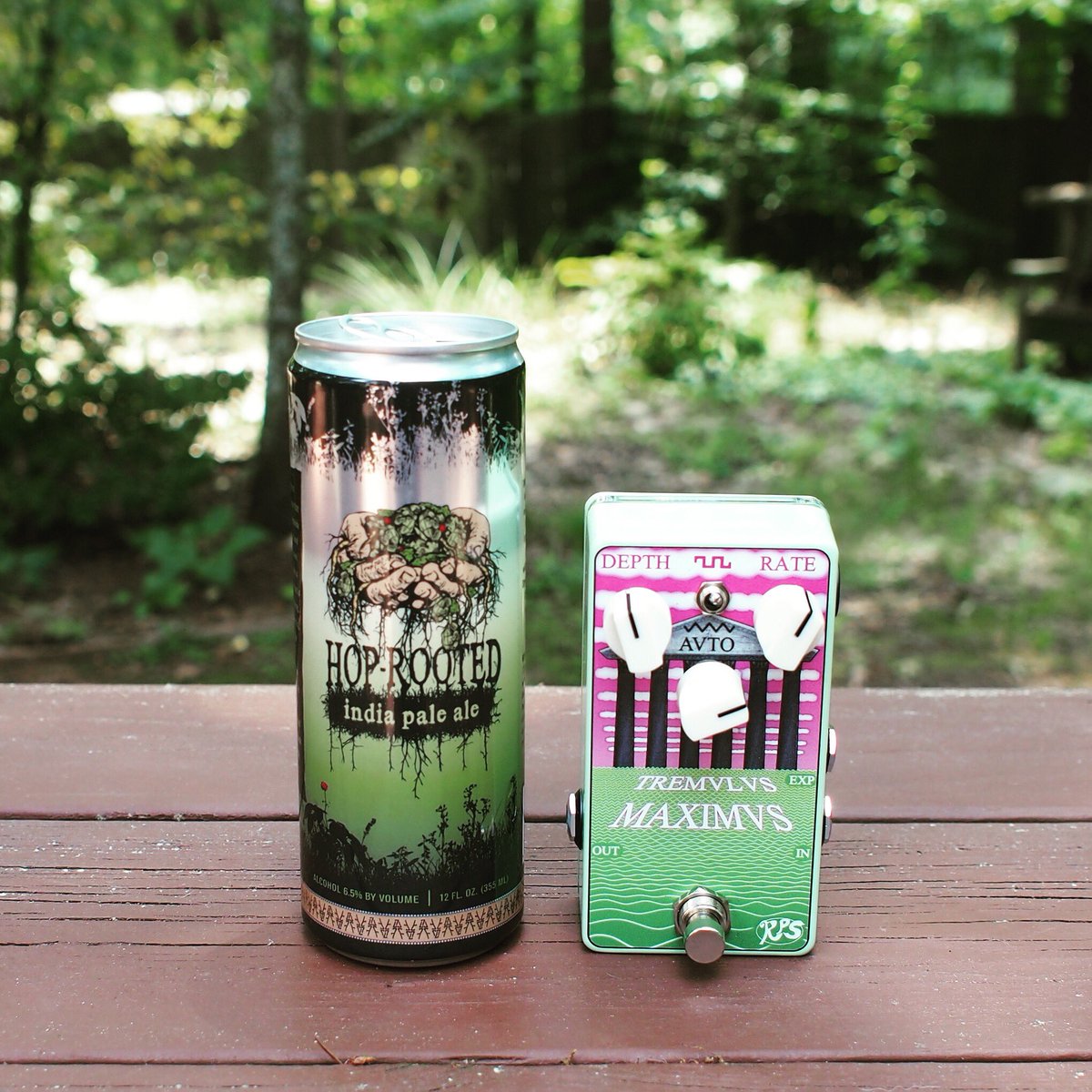 beerandpedals's tweet photo. A #7clans Hop Rooted IPA paired with the Tremulus Maximus from #rpseffects #beer #pedals #beerlover #pedalsandeffects #beerstagram #effects #pedals #beertography #effectspedals #craftbeer #music #beerme #guitar #ilovebeer #hop #ipa #analog #tremolo https://t.co/lAkTngHSTG