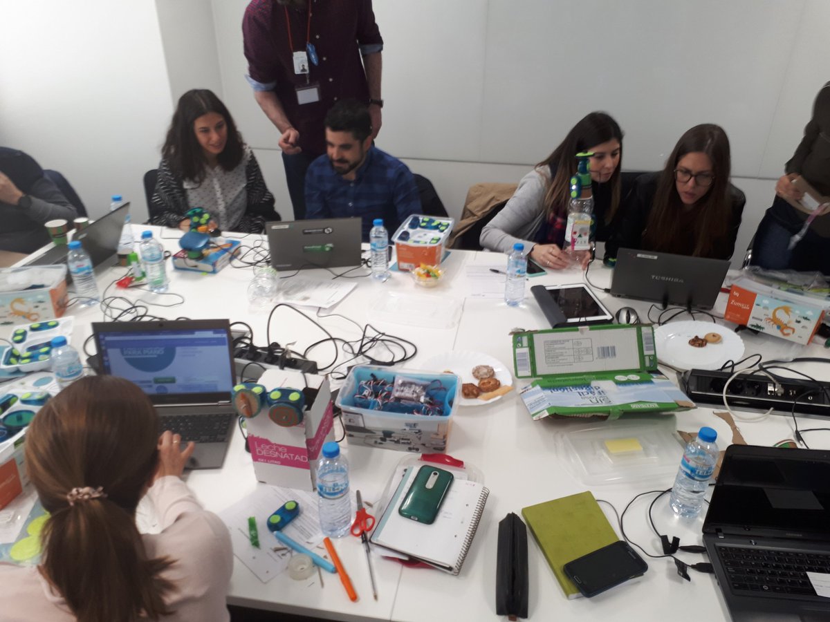 MacmillanSpain's tweet photo. Taller de #Robótica, #Programación e #Impresión3D #bMaker en Madrid.
¡Si los profesores tienen esta #Imaginación y #creatividad imaginaros sus alumnos!
@BQEducacion https://t.co/0uXF7g9s6y