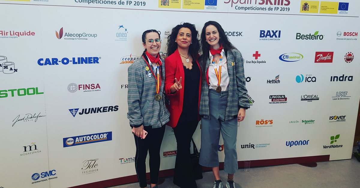 Guadalupbragado's tweet photo. Y que sean dos chicas alumnas de #fp #madrid las que han obtenido medalla de oro proclamándose campeonas de españa en Tecnología de la Moda y Sociosanitaria es un orgullo!!! 👍🏻✌🏼👏🏻👏🏻🥇🔝🌍 #spainskills2019 #Madrid @todofp @fp_empresa @ComunidadMadrid https://t.co/Ch1chGxzC6