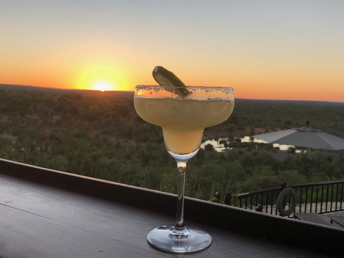 livilodge's tweet photo. Always make time for the things you love, like drinking margaritas on a Saturday 

#saturday #margarita #cocktails #sunset #sundowners #weekend #love https://t.co/rj8Pzra2LB