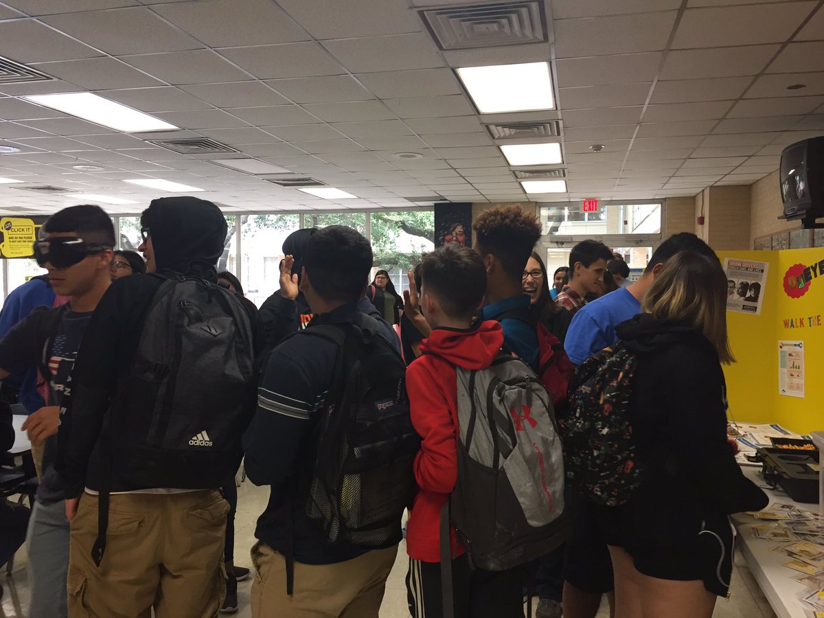LusZoch's tweet photo. @SAISDBurbankHS students enjoy learning about IB healthy @IB_SAISD @PattiSalzmann @SAISD_CI @SAISD_Science https://t.co/vRXqUP387d