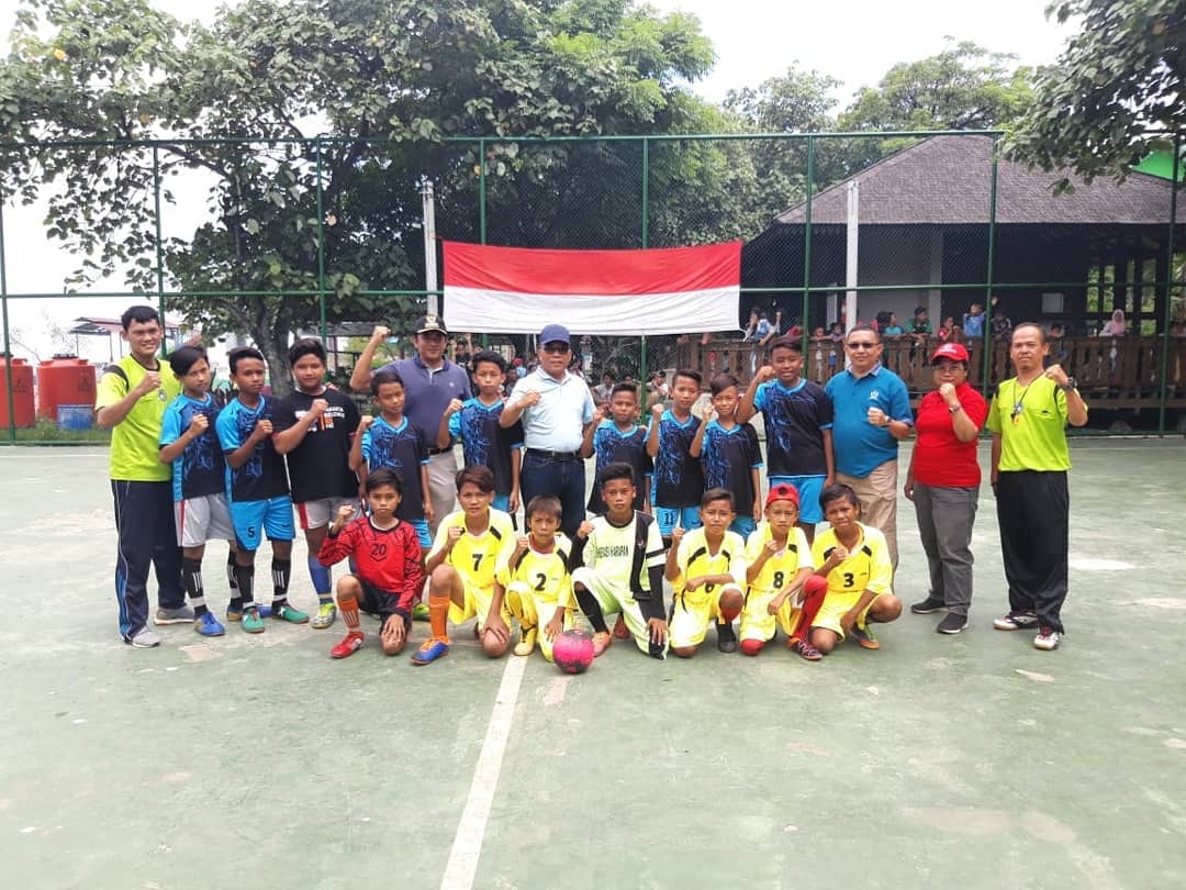 RAmiterdam's tweet photo. Bupati Kep. Seribu membuka final Festival olahraga sepanjang tahun cabang olahraga futsal tingkat Kabupaten, usia 7-13 tahun, usia 14-16 tahun dan usia 17-19 tahun di RPTRA AMITERDAM. 
@DKIJakarta @aniesbaswedan @dppappdki @tutykusumawati @poltak01101961 @rachmatkmg @AnwarFadli9 https://t.co/3Y42w32XMH