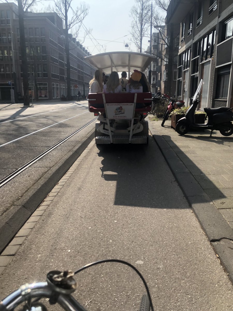 alextweeeets's tweet photo. @AmsterdamNL kunnen  we #bierflessen alsjeblieft zsm verbieden? elk weekend in czaar peterbuurt/ oostelijke eilanden buurt blokkeren deze zuipuitjes het fietspad. + schreeuwen, schelden, kotsen(!!) de hele buurt bij elkaar. https://t.co/l9mvPqOaG6