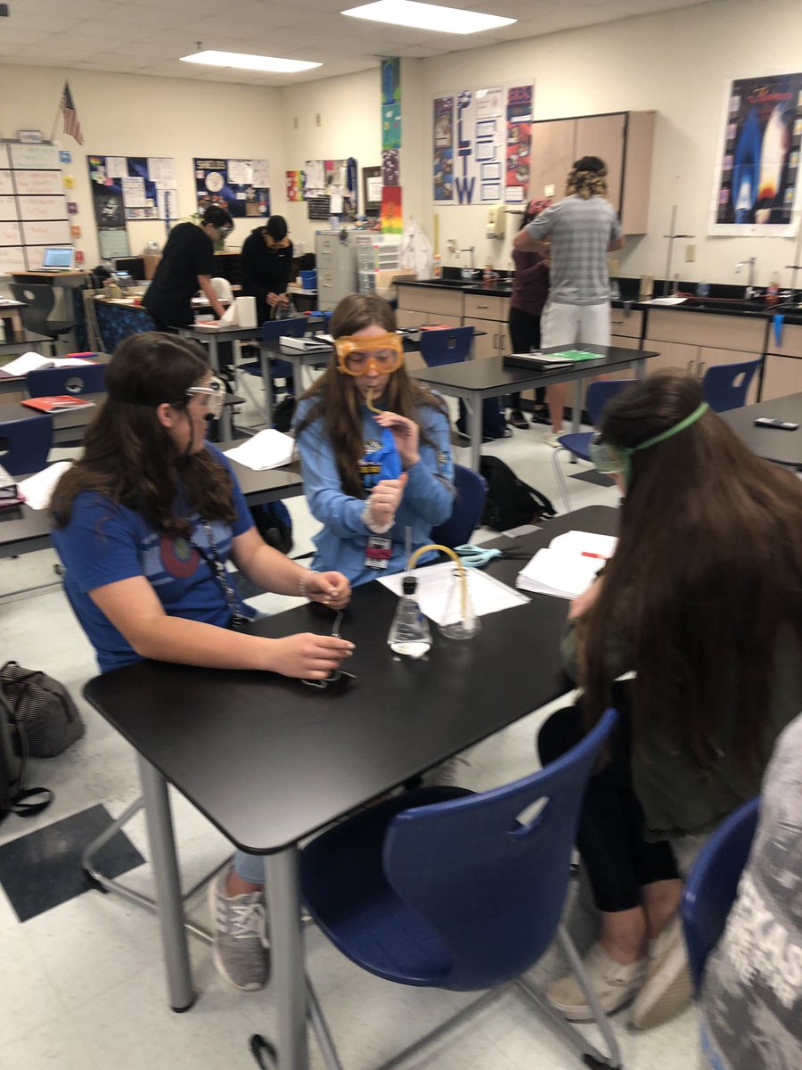 bethanykshields's tweet photo. Problem solving and collaboration! @MHSPanthers use just a few items to build a pump representing how a heart works. #TexasPLTW #go2panthers #PantherCTE #principlesofbiomedicalscience https://t.co/8eTPaxtGIy
