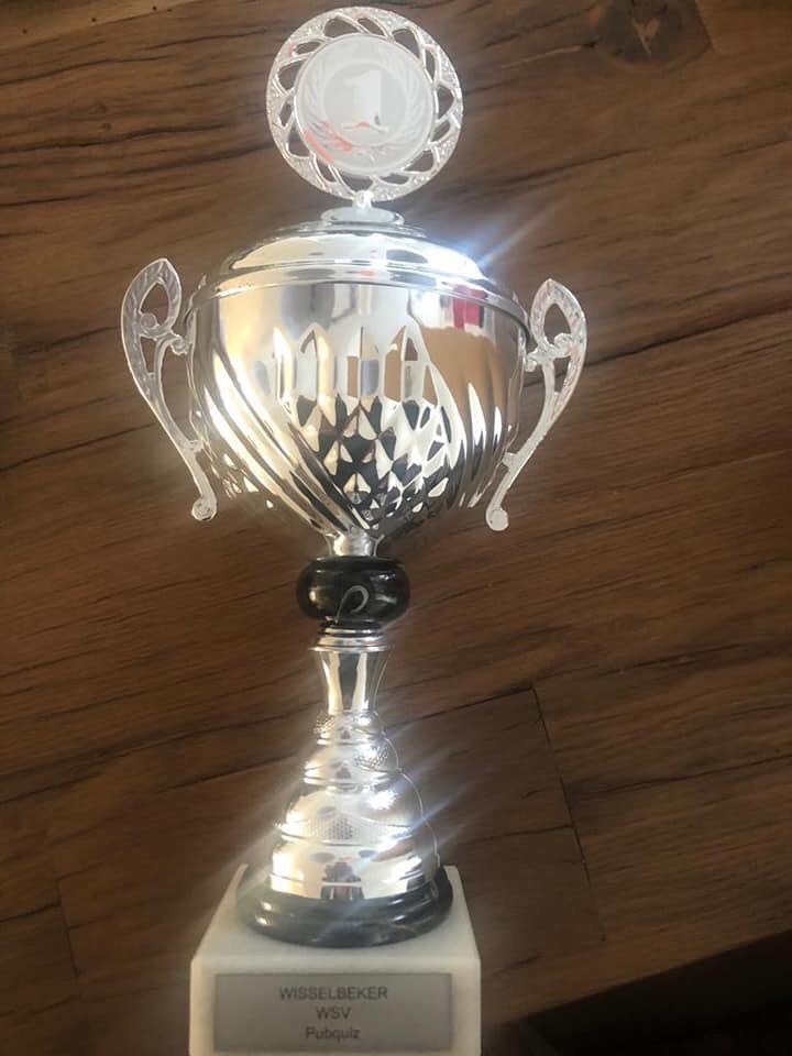 De hoofdprijs voor de 1e WSV Pubquiz van vanavond: een compleet BBQ pakket voor 4 personen t.w.v €85,- incl. waardebon van Keurslager De Adelaar. Daarnaast krijgt het winnende team een mooie wisseltrofee!