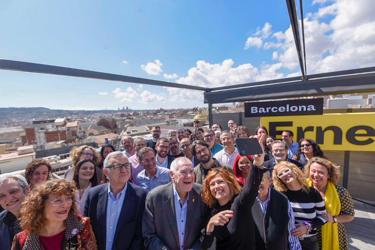 somNOVAcat's tweet photo. Iniciem un camí a Barcelona amb una candidatura que aplega la Catalunya del 80%.
La d'aquells que volem la plena sobirania per al nostre país i la dels ciutadans i ciutadanes que anhelem més justícia social, amb un país que no deixi ningú enrere. Endavant @ernestmaragall! https://t.co/5najJ75Z5X