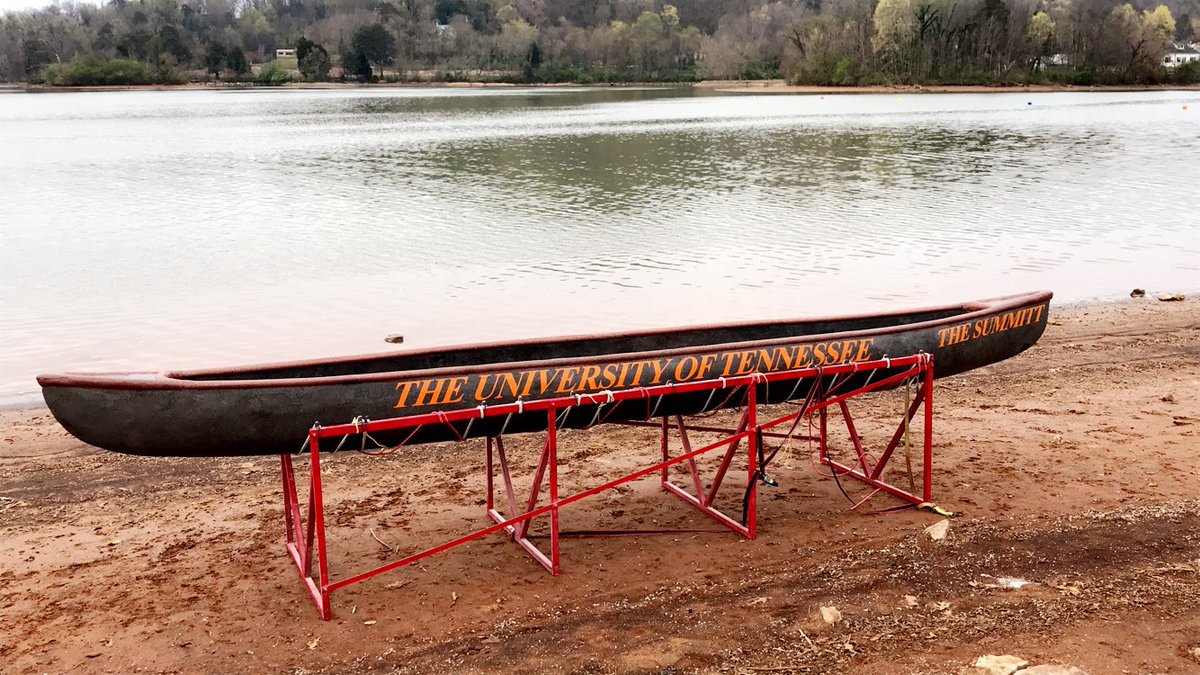 SE_ASCE2019's tweet photo. UTK Concrete Canoe 2019 #engineeringvols #ascese2019 https://t.co/zV509X05O1