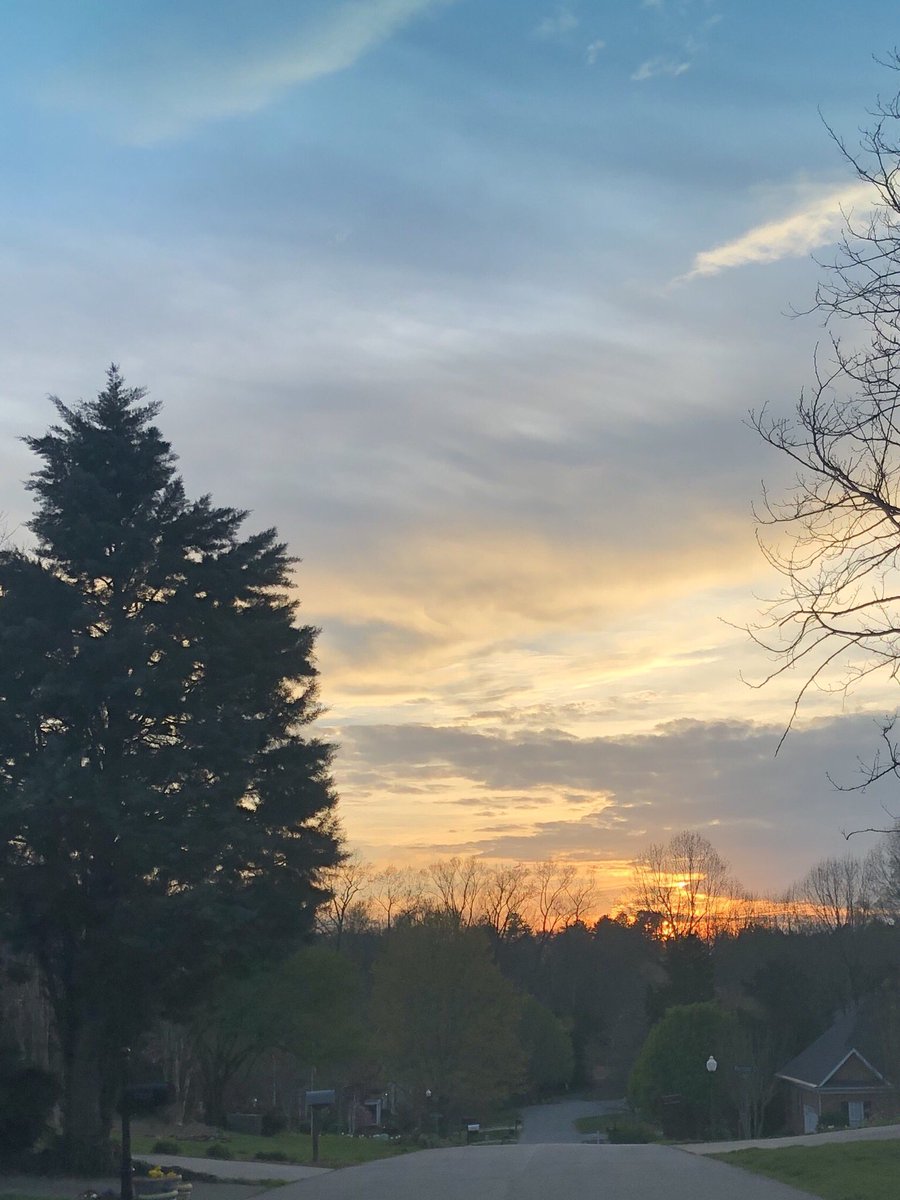 DawnWar54083541's tweet photo. What a gorgeous sunset last night as I came home from work! God is #awesome ❤️🙌🏼🙌🏼🙌🏼 
#creationtestifies #Godshandiwork #sunset #Godisgood https://t.co/yX1BLMBJbJ