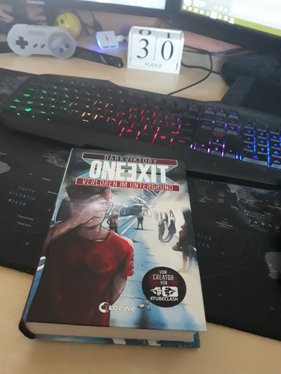 HitsuKuro's tweet photo. Gleich wird gelesen :D Hab vorhin nur kurz durchgeblättert und hab mich schon verliebt xd
#OneExit @darkviktory @LoeweVerlag https://t.co/gqzXYrg7ag