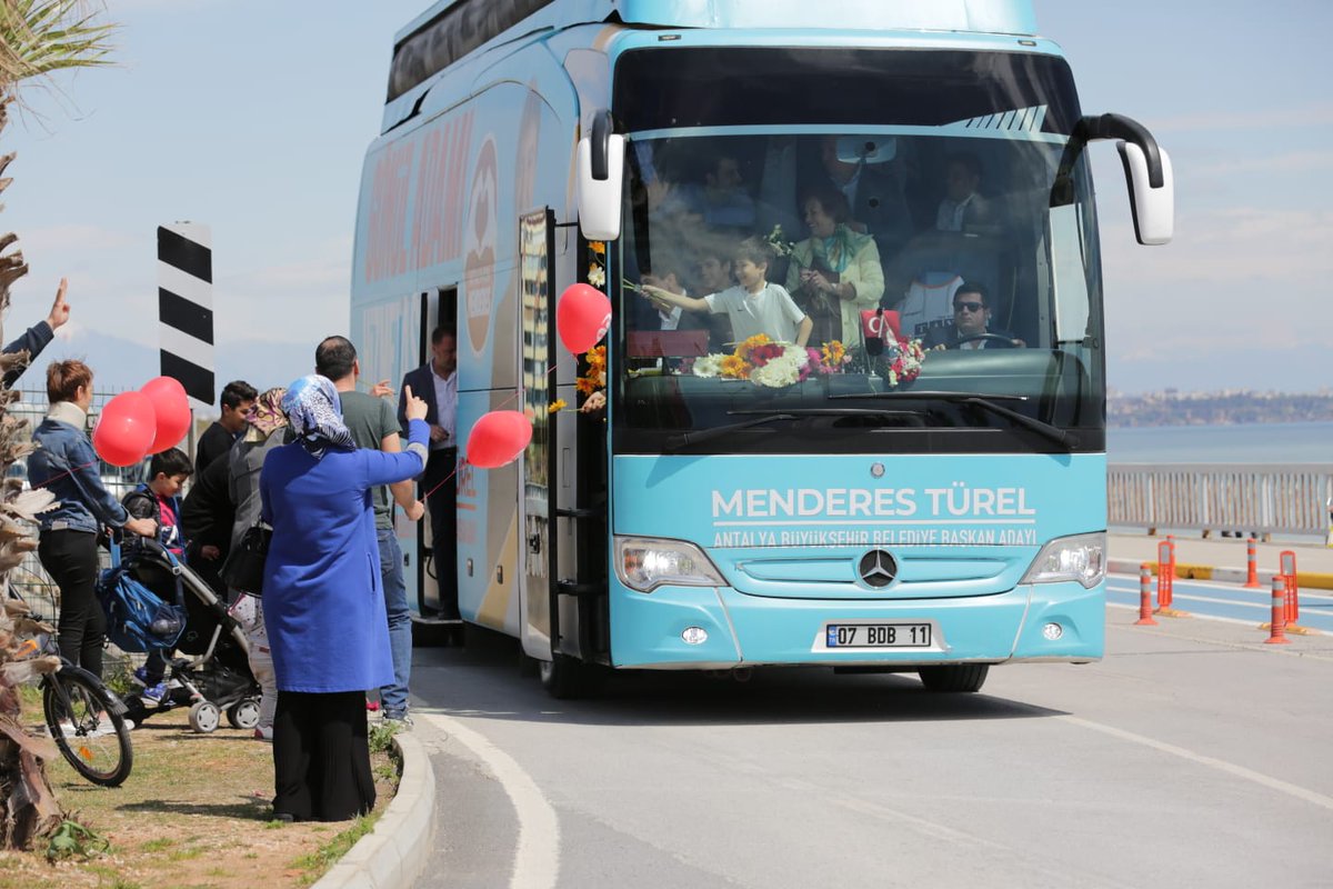 menderesturel's tweet photo. 📍 Konyaaltı ilçemizde esnaf ve hemşehrilerimizi selamladık 😊📷

#AşklaYolaDevam 
#KonyaaltınınBirGayesiVar https://t.co/rDVb61sLH0