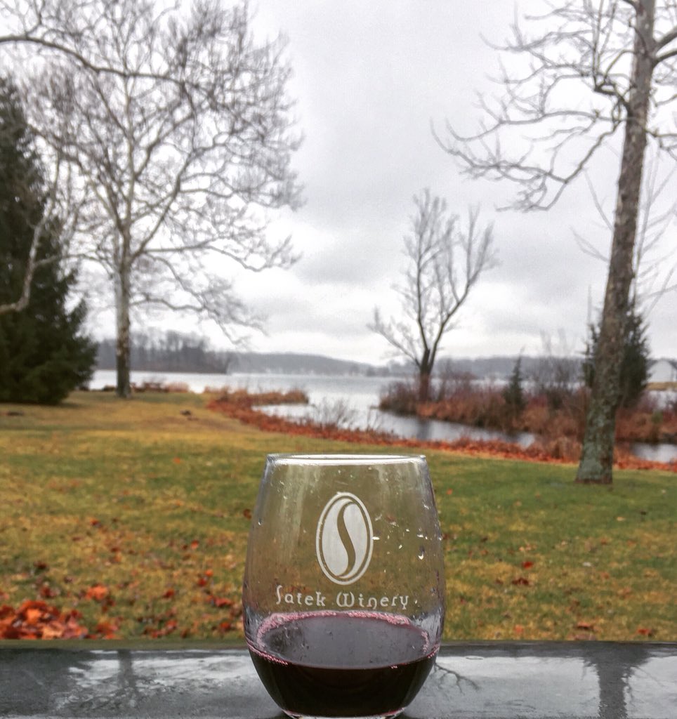 SatekWinery's tweet photo. Low tide, better resupply ๐ทโต๏ธ
#101LakesLife
#InsideDay
#StemlessToStern
#AyeCaptain
#FloatLocal๐ถ
#RhymesWithAttic https://t.co/BrNKNEC2Lg