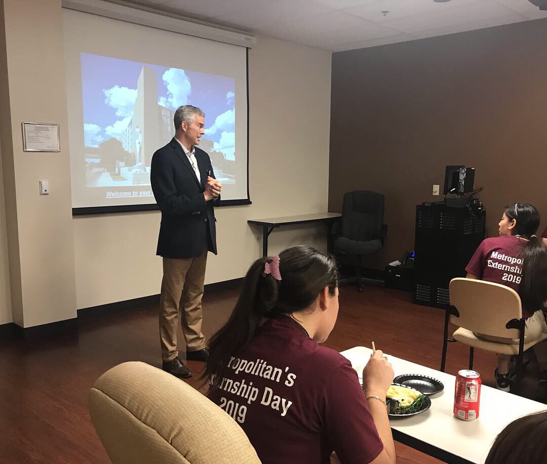 MetroHosp210's tweet photo. What a day at Metropolitan Methodist Hospital! We enjoyed hosting Texas A&amp;M San Antonio students for “Externship Day” and hearing from our CEO, Greg Seiler and Dr. Martin. Amazing things happening at Metropolitan Methodist Hospital #metropolitanmethodisthospital #teammetrorocks https://t.co/bQDC9QyGtD