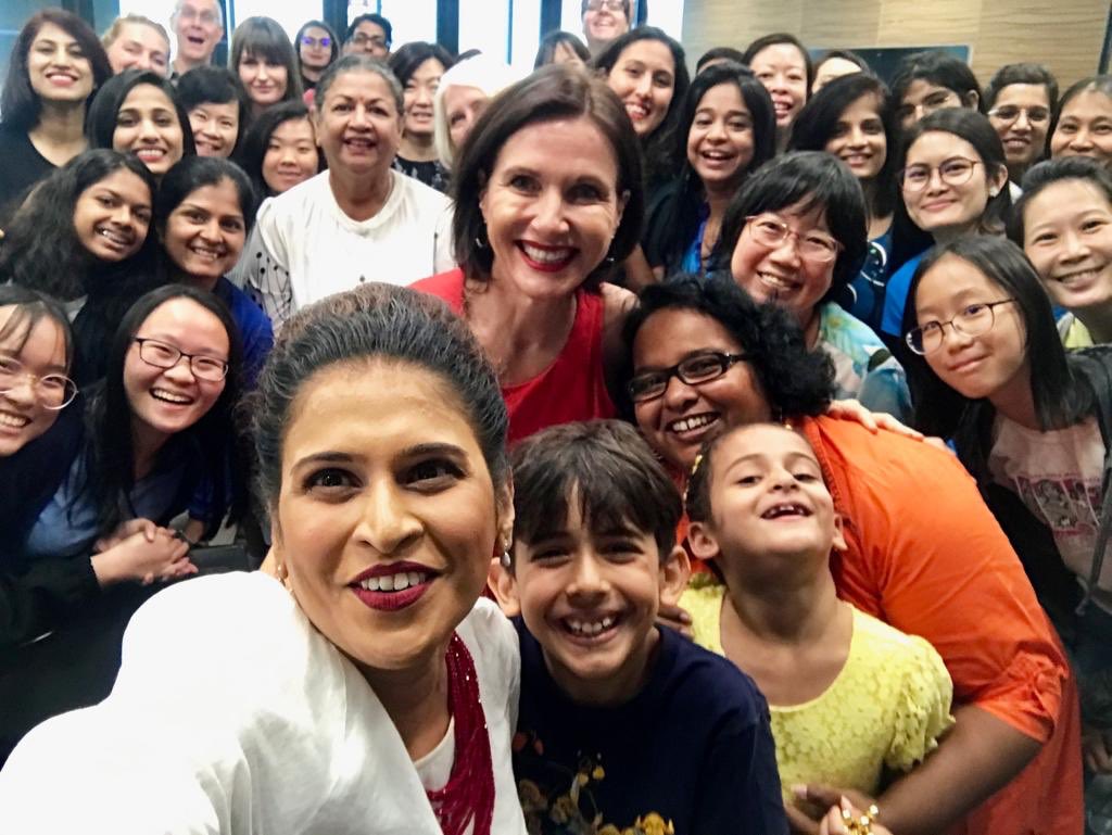 rikakahmil's tweet photo. Honored to be with a group of amazing and inspiring women to talk about how to be brave, how to be a girl boss, and what it’s like to be a woman in tech to a group of young girls. Yes, we start them young. 😉💃🏻 #IWD2019 #IWD4Girls #FearlessAndFabulous #WeAreCisco #WomenInTech https://t.co/YMW04MwfRc