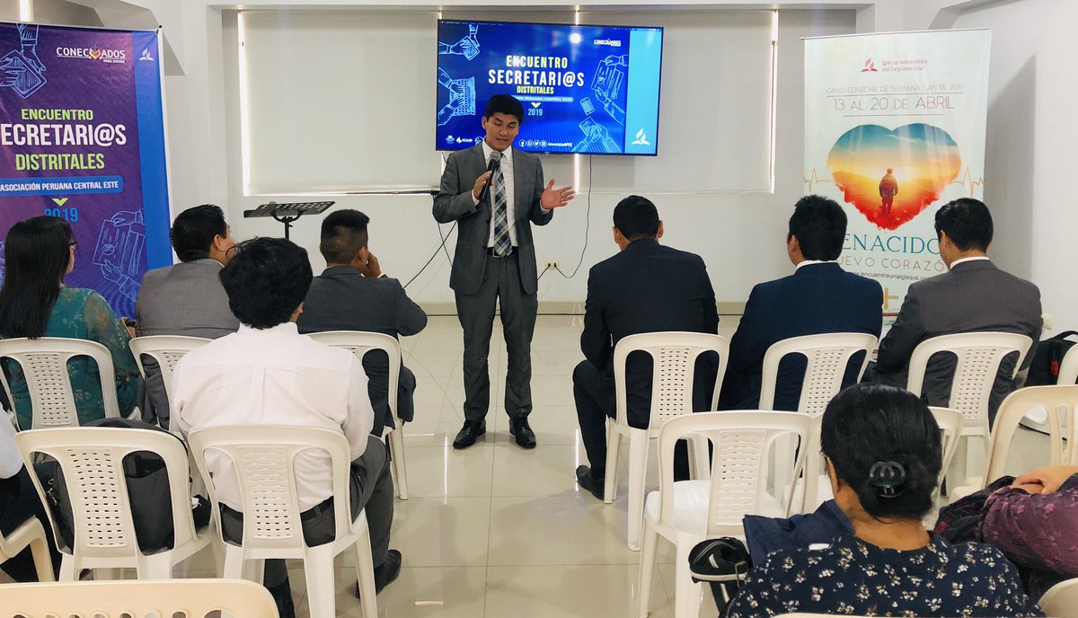 AdventistasAPCE's tweet photo. Pr. @PrJhefersonRive dando la Bienvenida a todos los secretarios de  Iglesia del #APCE https://t.co/acUGclgtIG