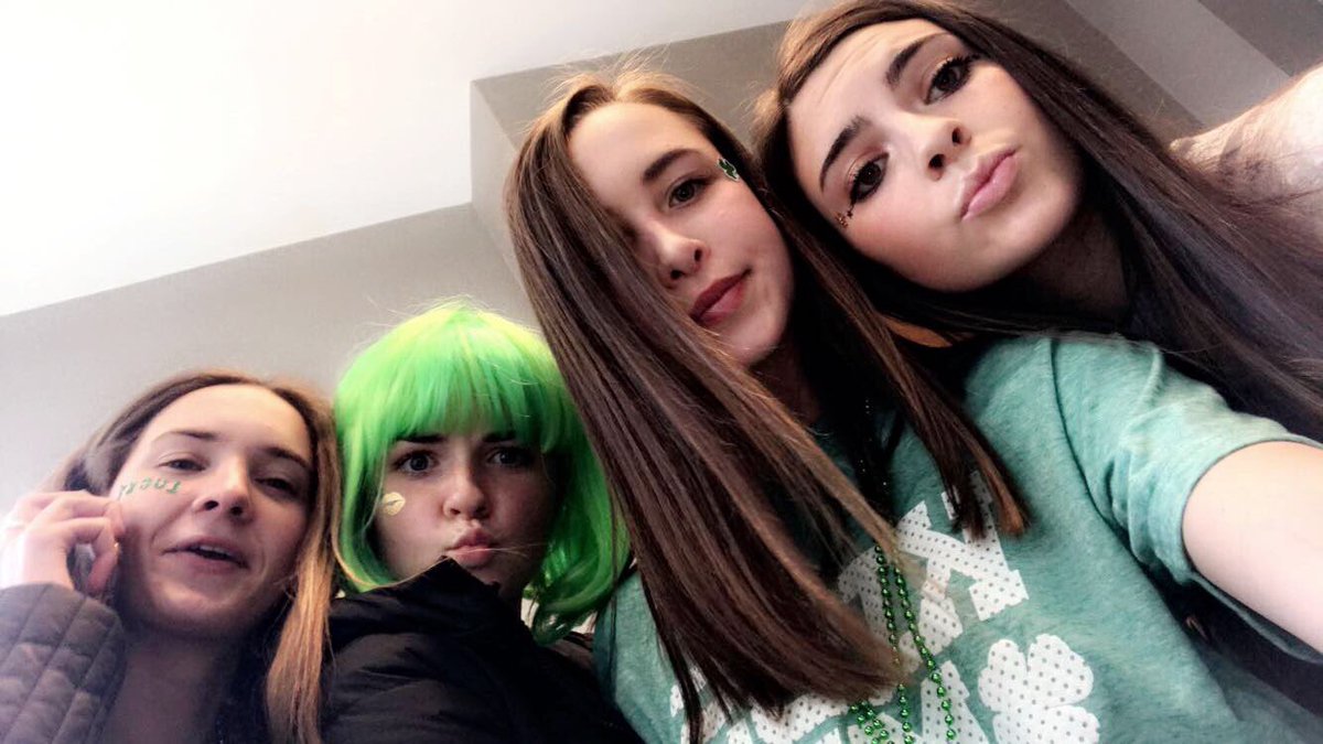 Ktconnor12's tweet photo. happy birthday clareeeee!!! love u and hope u have a fab day!!💗💗@clarebrezine1 https://t.co/OC2zgCyFYo