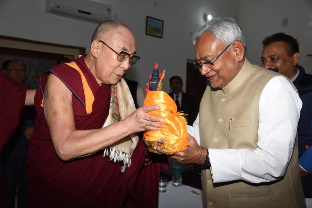 NitishKumar's tweet photo. भगवान बुद्ध तथा बौद्ध धर्म की विरासत हमारे राज्य तथा राष्ट्र के लिए महत्वपूर्ण है। आज के परिप्रेक्ष्य में हमें परम पावन दलाई लामा जी के संदेशों को आत्मसात करने की आवश्यकता है। उनके सार्वजनिक सम्मान से हम देश की सांस्कृतिक विरासत का सम्मान करेंगे। (2/2)
https://t.co/ROjqnVZXeq https://t.co/zZEnGPqpxq