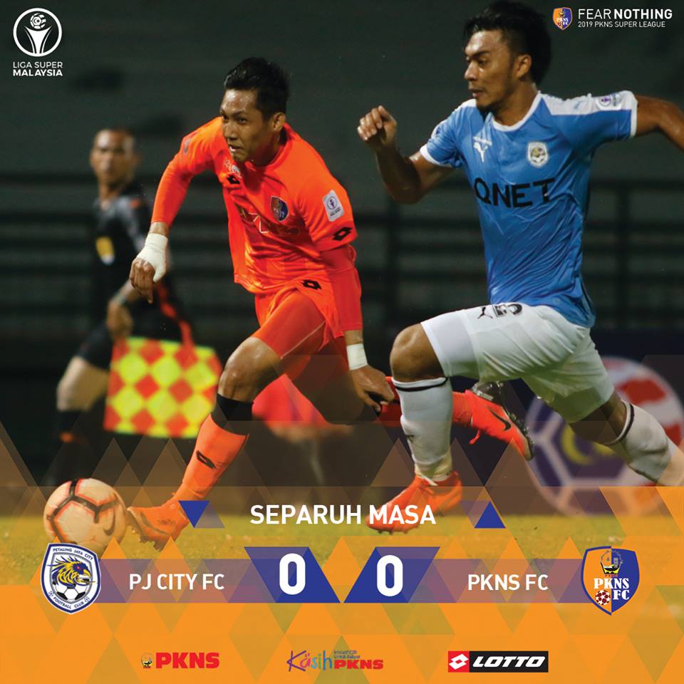 ThePKNSFC's tweet photo. PJ City FC dan PKNS FC masih buntu mencari gol di separuh masa pertama.
#TheRedAnt #FearNothing https://t.co/02KIzNspsg
