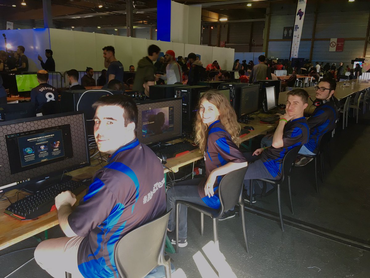 L’équipe #LeagueOfLegends <a href="/AtosFR/">Atos France</a> en pleine action au #StepStoneDigitalChallenge #JoinAtosTeam 👾👾👾@ThomasD66263120