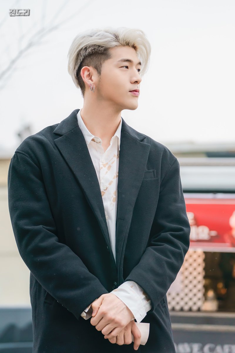 d8318's tweet photo. 190330 쇼!음악중심 미니팬미팅
#KARD #BM #김매튜
@KARD_Official https://t.co/2JWExZZD7k