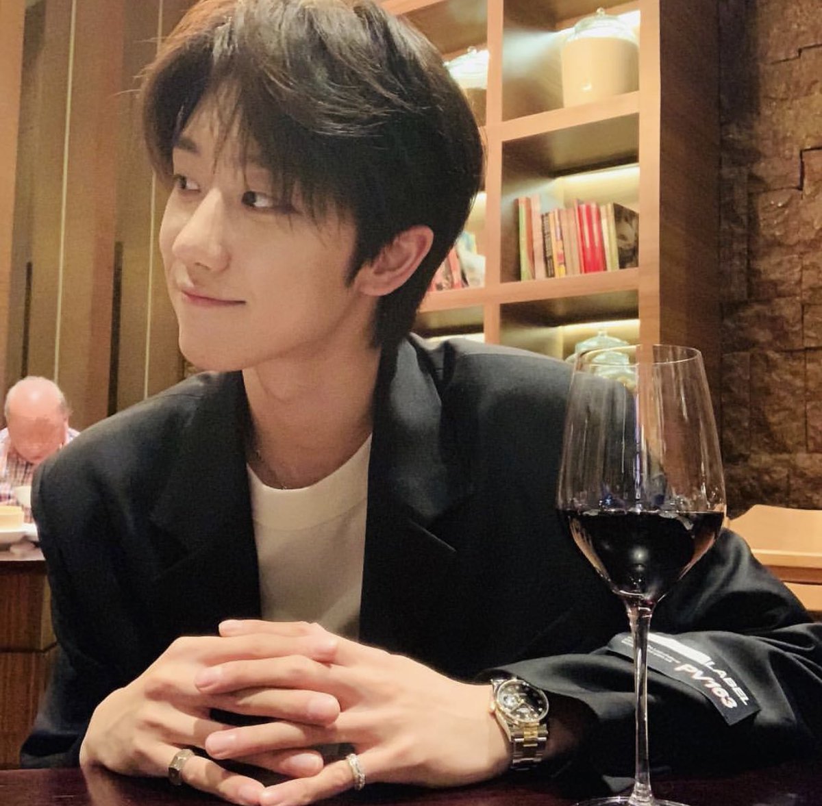 topmysenpai's tweet photo. date with him. ✨🌹 我最爱你. https://t.co/p8lUXqBhHd