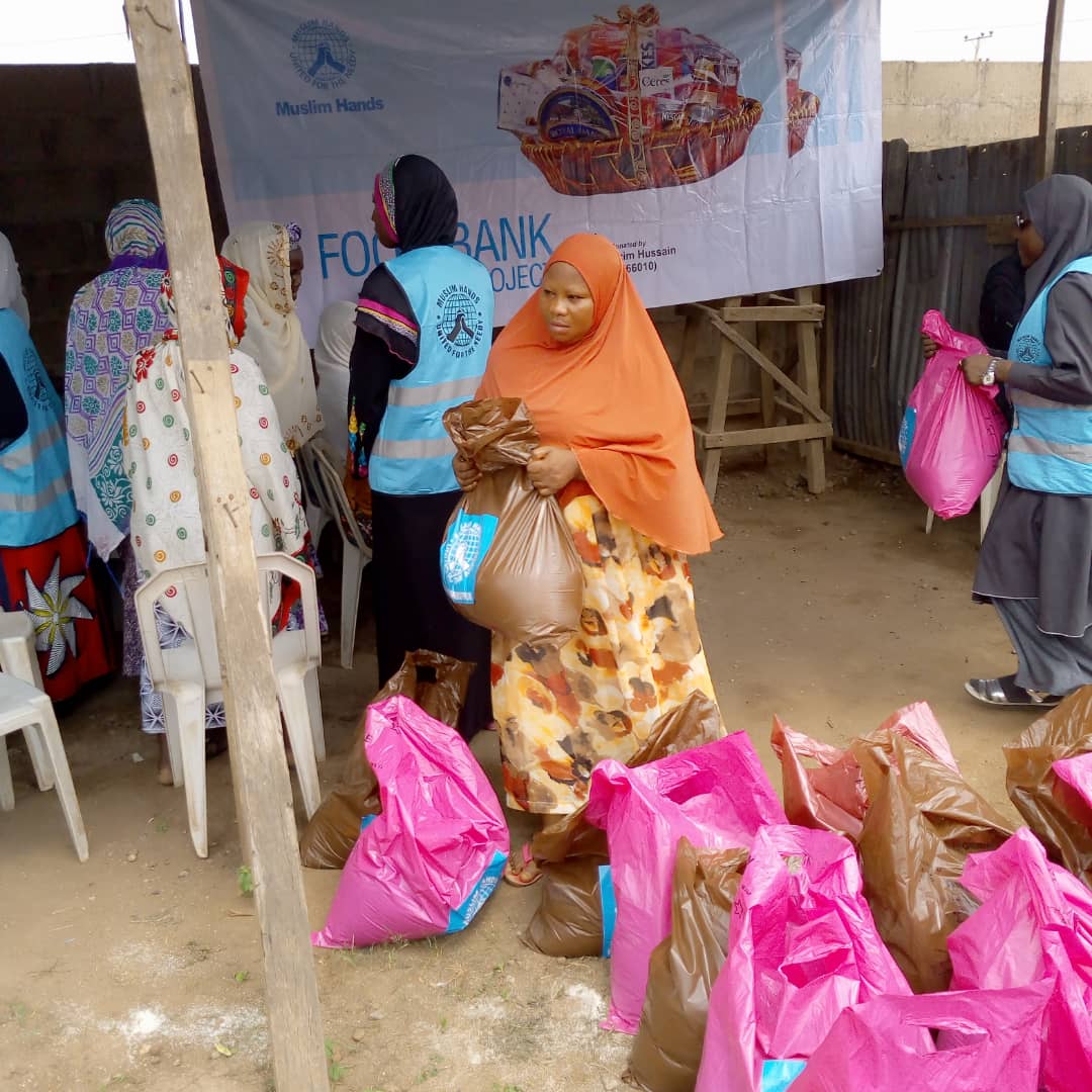 Help the needy. Muslim Hands Nigeria February 2019 food distribution in Ogun state, Nigeria.

#food #muslim #donate #donation #islam #hadith #help #africa #Nigeria #charity #united #needy #poor #hunger #feed #support #mercy #live #life #humanity #sunnah #quran #happiness #love
