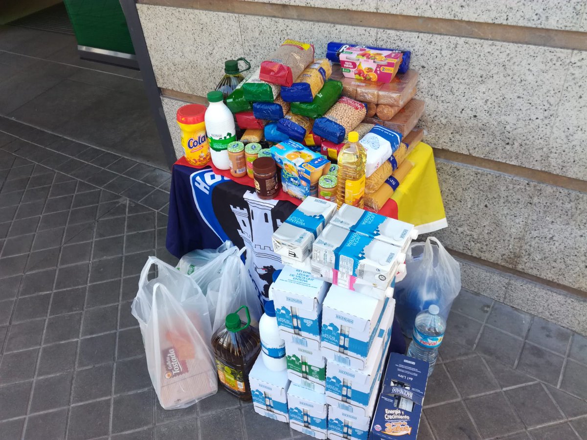 HogarSocialGran's tweet photo. ¡Gracias a los vecinos de Acera del Darro por su solidaridad con los españoles más necesitados! https://t.co/QB34PRZpGG
