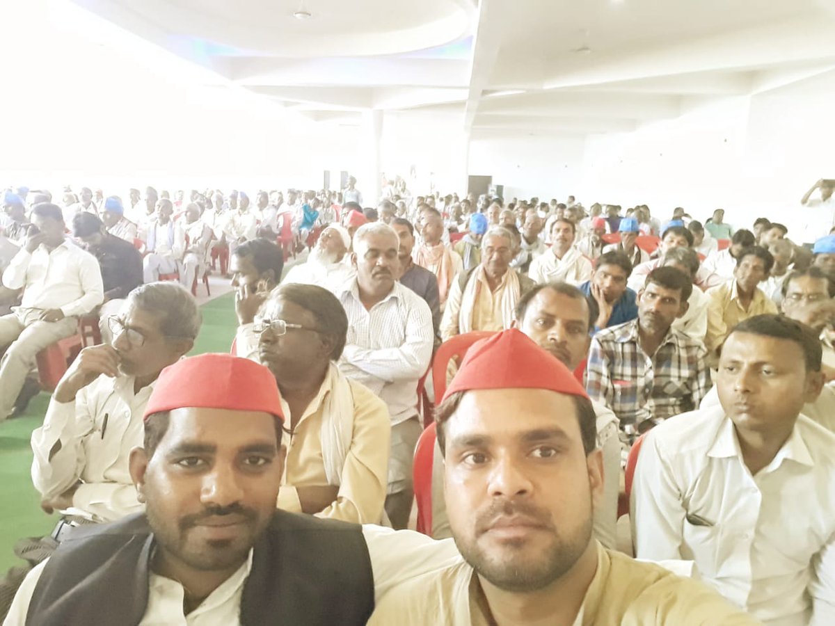 YunusSamajwadi's tweet photo. आज बिंदकी विधानसभा मे #49लोकसभा क्षेत्र से #SP_BSP_RLD संयुक्त प्रत्याशी "सुखदेव वर्माजी" के लिए "सेक्टर व बूथ" कार्यकर्ता सम्मेलन संपन्न हुआ। #यूनुसखान जिलाउपाध्यक्ष अ0 सं0 स0 फतेहपुर। @yadavakhilesh @NareshUttamSP @manzaryaar @SaudAhmad071 @shadabSP_786 @poojapal261 @Mayawati https://t.co/DBSNagtbEN