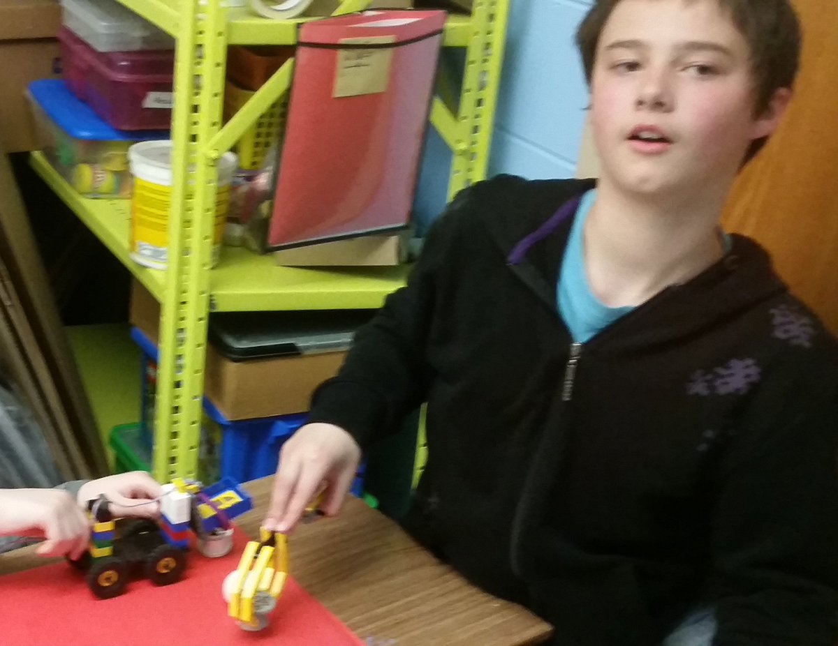 cipdrdu's tweet photo. #CIPLearns about mechanical hands in Spring 2019 Robotics Elective https://t.co/HyCNIXfRza